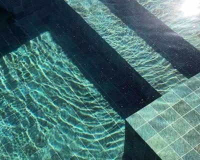 GẠCH HỒ BƠI SUKABUMI &ndash; SẮC XANH HIẾM C&Oacute; KIẾN TẠO KH&Ocirc;NG GIAN ĐẲNG CẤP 